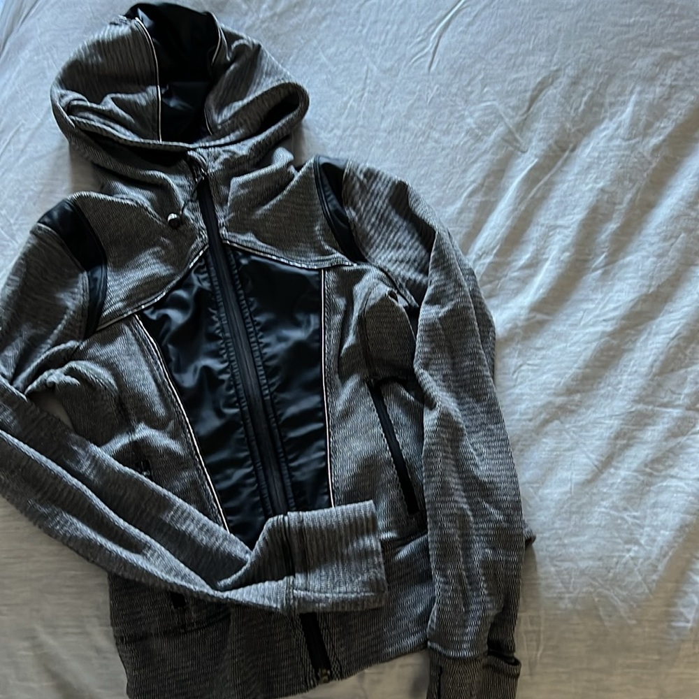 Girls ivivva zip up
